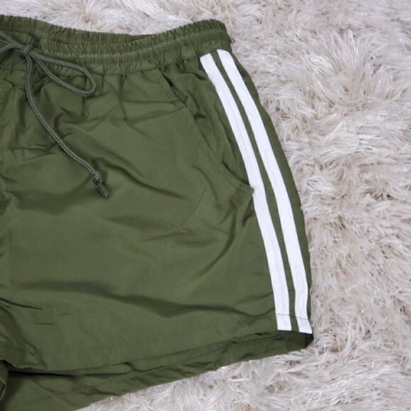 Love Tree Women's Short Shorts Green White stripes‎ - Picture 3 of 6